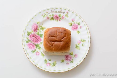 ヤタロー胡桃あんぱん皿盛り