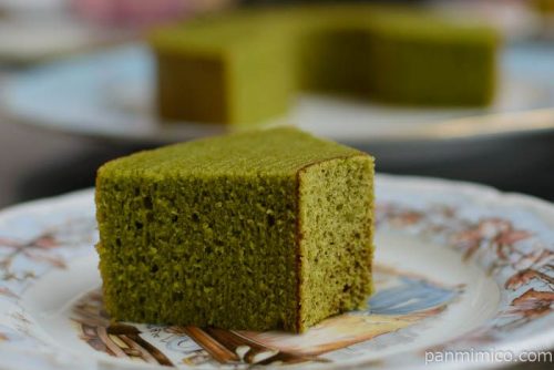 西条園スイーツ抹茶バウムクーヘンカット