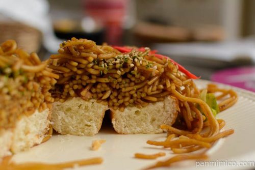 麦わらぼうし焼きそばパン中身