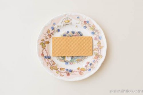 バビグランワッフェリーニヘーゼルナッツ皿盛り