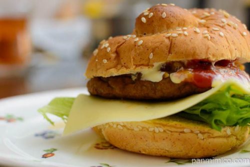 フジパンもちふわロールハンバーガー