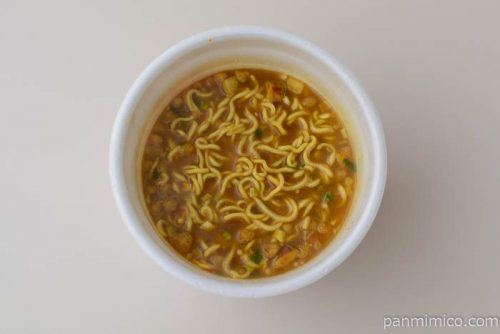 スーパーカップ1.5倍 ボンカレーゴールド辛口風 カレーラーメン完成