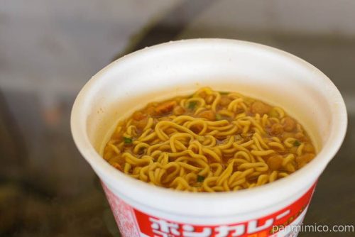 スーパーカップ1.5倍 ボンカレーゴールド辛口風 カレーラーメン横