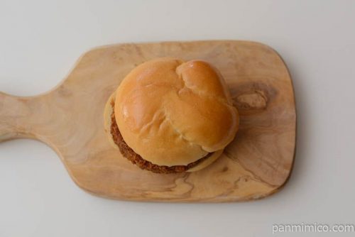 クリーミーなコーンコロッケバーガー【ファミリーマート】皿盛り