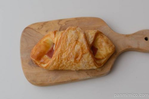 バジルポテトとハムのクロワッサン【パスコ】皿盛り