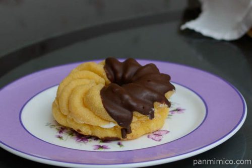 ヤマザキ 冷たいフレンチクルーラー（カスタード＆ホイップ）横