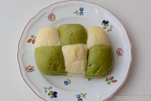 よもぎと小豆のちぎれるパン【ファミリーマート】皿盛り