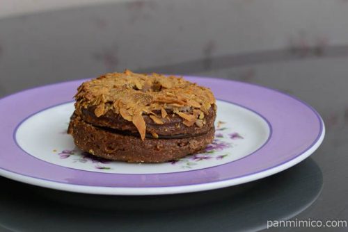 クロワッサンドーナツショコラ アーモンドキャラメリゼ横