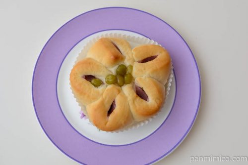 桜香るあんぱん(桜あんとうぐいす豆)【ローソン】皿盛り