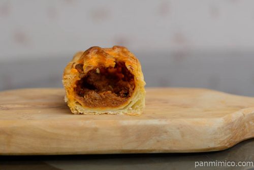 完熟トマトのミートパイ【ファミリーマート】中身