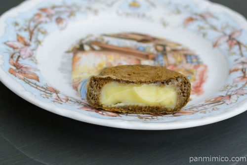 プチほうじ茶たい焼き(クリーム) 2個【ローソン】中身