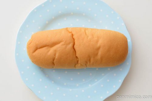 もっちりとしたコッペパン　北海道産小豆の粒あん＆マーガリン【ローソン】皿盛り