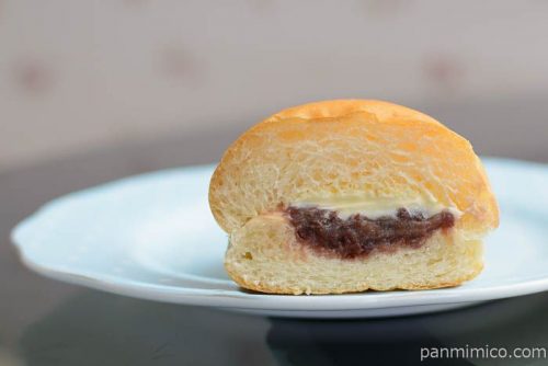 もっちりとしたコッペパン　北海道産小豆の粒あん＆マーガリン【ローソン】中身