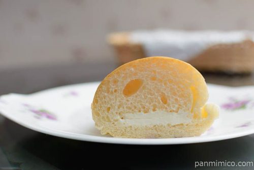 もっちりとしたコッペパン　練乳ミルク【ローソン】中身