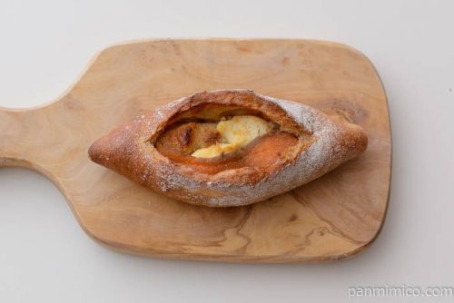 スモークサーモン、クリチ、スイートチリソースベーカリー89