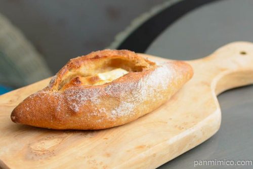 スモークサーモン、クリチ、スイートチリソースベーカリー89横