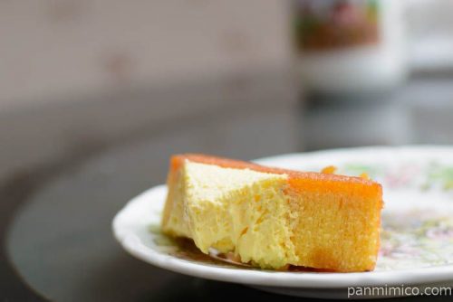 ファミリーマート クリーミーバウムケーキ クレームブリュレ風中身