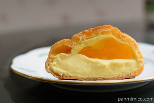 こだわりたまごのカスタードシュークリーム【ローソン】中身