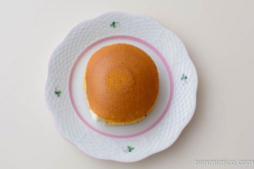 こだわり卵のふんわり生どら焼【セブンイレブン】皿盛り