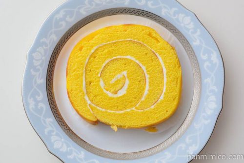 北海道産チーズのロールケーキ【ヤマザキ】皿盛り