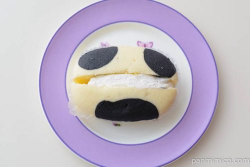 ヤマザキ ミルク蒸しケーキ（六甲山麓牛乳入りホイップ使用）皿盛り