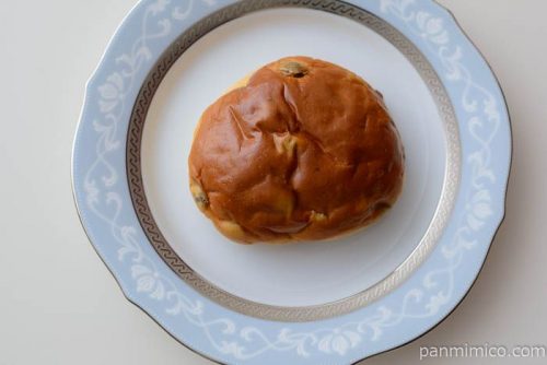 しっとりレーズンパン(マーガリン)【ヤマザキ】皿盛り