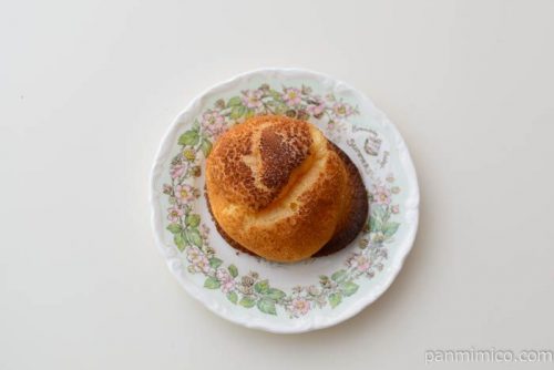 マドレーヌシュークリーム六甲山麓牛乳入りホイップカスタードヤマザキ皿盛り