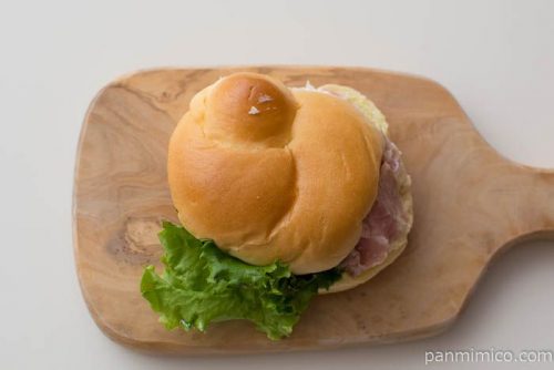 ブリオッシュサンド（パストラミポーク）【ファミリーマート】皿盛り
