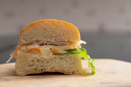 チャバタサンド(ロースハム＆ゴーダチーズ)【ローソン】中身