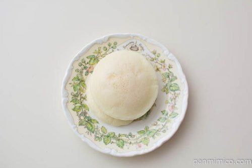 もっちりバニラどら【セブンイレブン】皿盛り