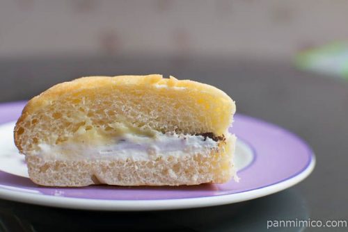 板チョコメロンパン（ホイップ＆カスタード）【ヤマザキ】中身