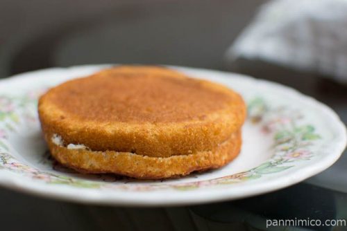 ローソン ブランのパンケーキ 2個入(メープル&ホイップ)横