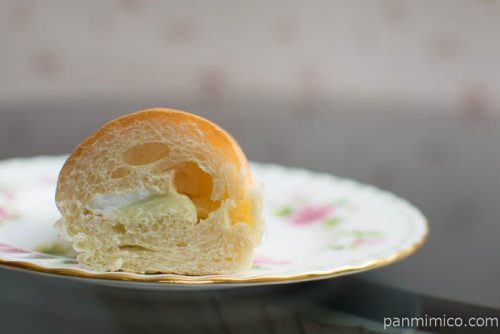 コッペパン　クラウンメロン＆ホイップ【第一パン】中身