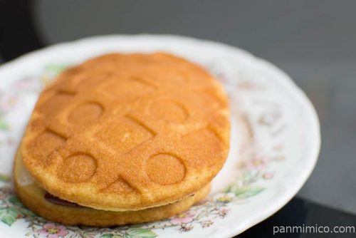 ムースを味わうチョコムースのワッフル【ヤマザキ】横