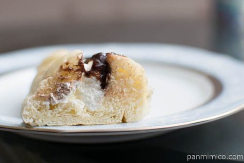 デイリーヤマザキ ちぎれるホイップロール（ベルギーチョコ）中身