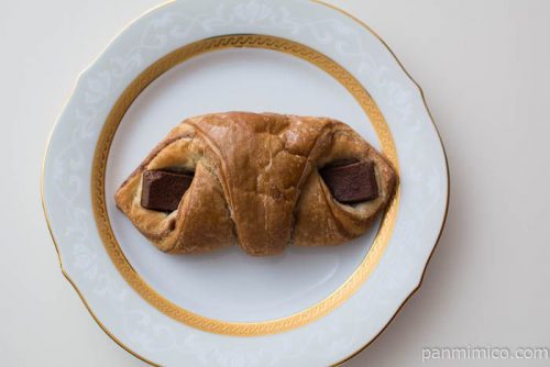 チョコ好きのためのチョコクロワッサン【ファミリーマート】皿盛り