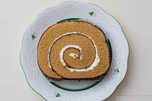 ふわふわ濃厚キャラメルロールケーキ【ローソン】皿盛り