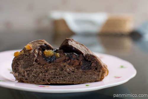 ごろっとしたチョコの入ったチョコパン【デイリーヤマザキ】中身