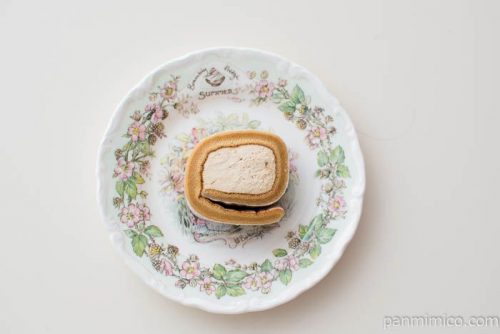 お餅で巻いたもち食感ロール（きなこもち）【ローソン】皿盛り