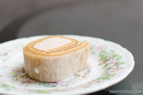 お餅で巻いたもち食感ロール（きなこもち）【ローソン】横