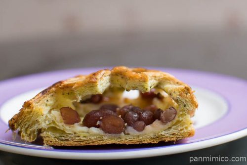 お豆とチーズクリームのパイ【ファミリーマート】中身