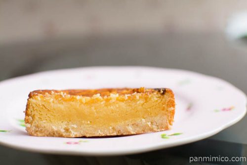 ブリュレ風チーズケーキタルト【ファミリーマート】中身