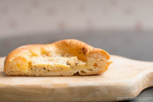 ハーブチキンデニッシュ【神戸屋】中身