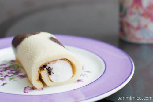 ローソン ミニもち食感ロール(クッキー入りクリーム) 2個入皿盛り