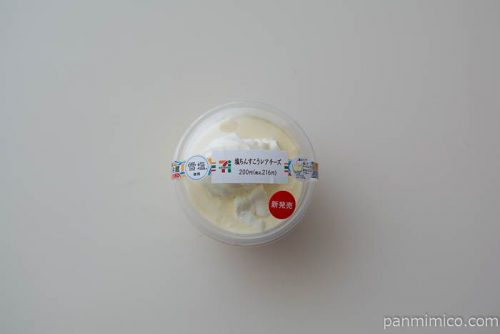 フタ付きのまま上から見た「塩ちんすこうレアチーズ」【セブンイレブン】