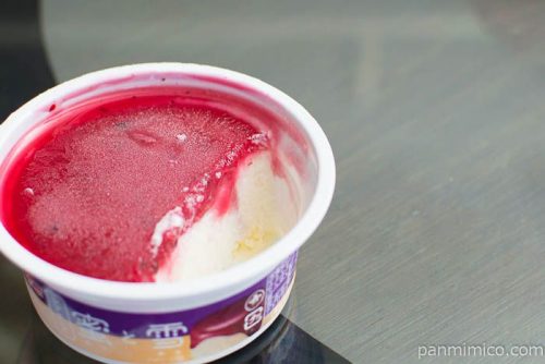 蜜と雪 レアチーズ【森永乳業】中の層はこんな感じ