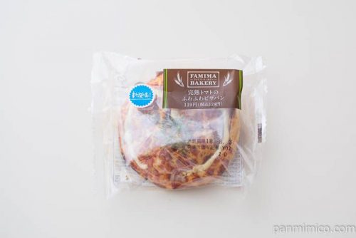 完熟トマトのふわふわピザパン【ファミリーマート】パッケージ写真