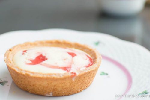 ストロベリーチーズケーキタルト【不二家】斜め上から見た図