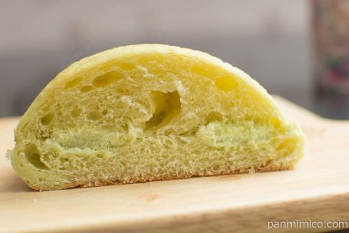 葡萄風味豊かなシャインマスカットパン【ヤマザキ】中身はこんな感じ