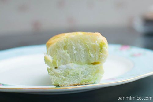 ちぎれるメロンクリームサンド【ファミリーマート】中身はこんな感じ